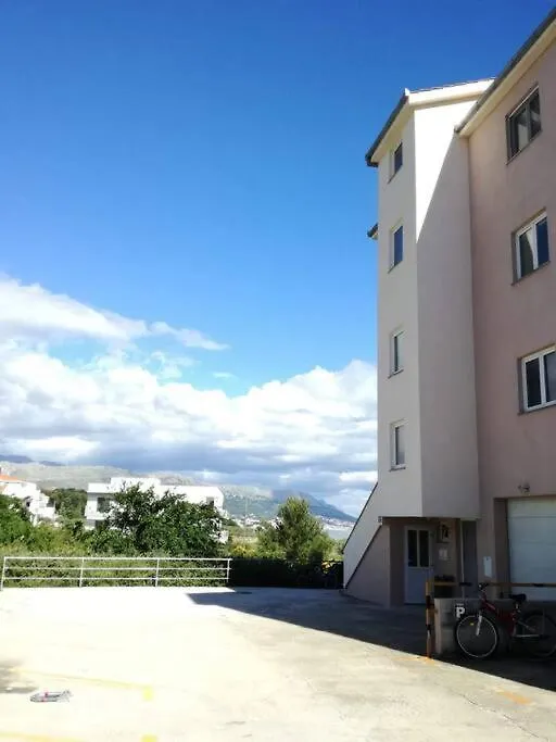 Sea View Apartment With Swimming Pool Near Beach Split