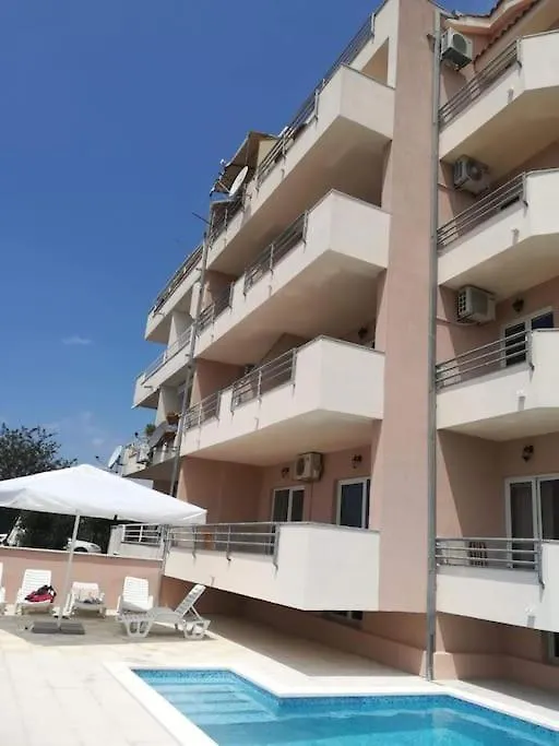 Sea View Apartment With Swimming Pool Near Beach Split Horvátország