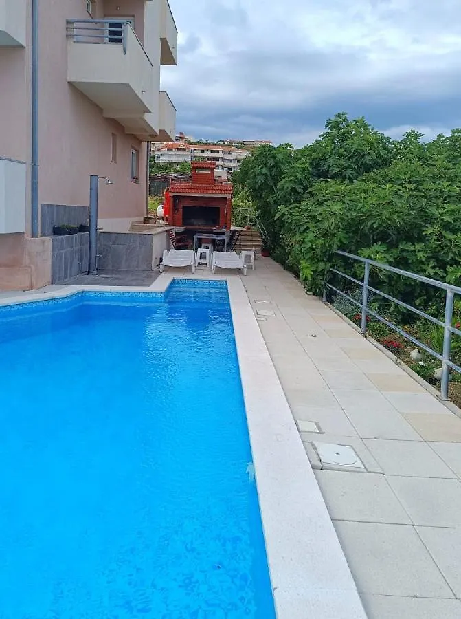 Sea View Apartment With Swimming Pool Near Beach Split