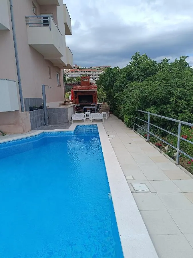 Sea View Apartment With Swimming Pool Near Beach Split
