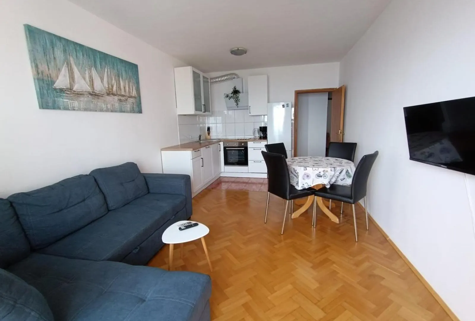 Sea View Apartment With Swimming Pool Near Beach Split