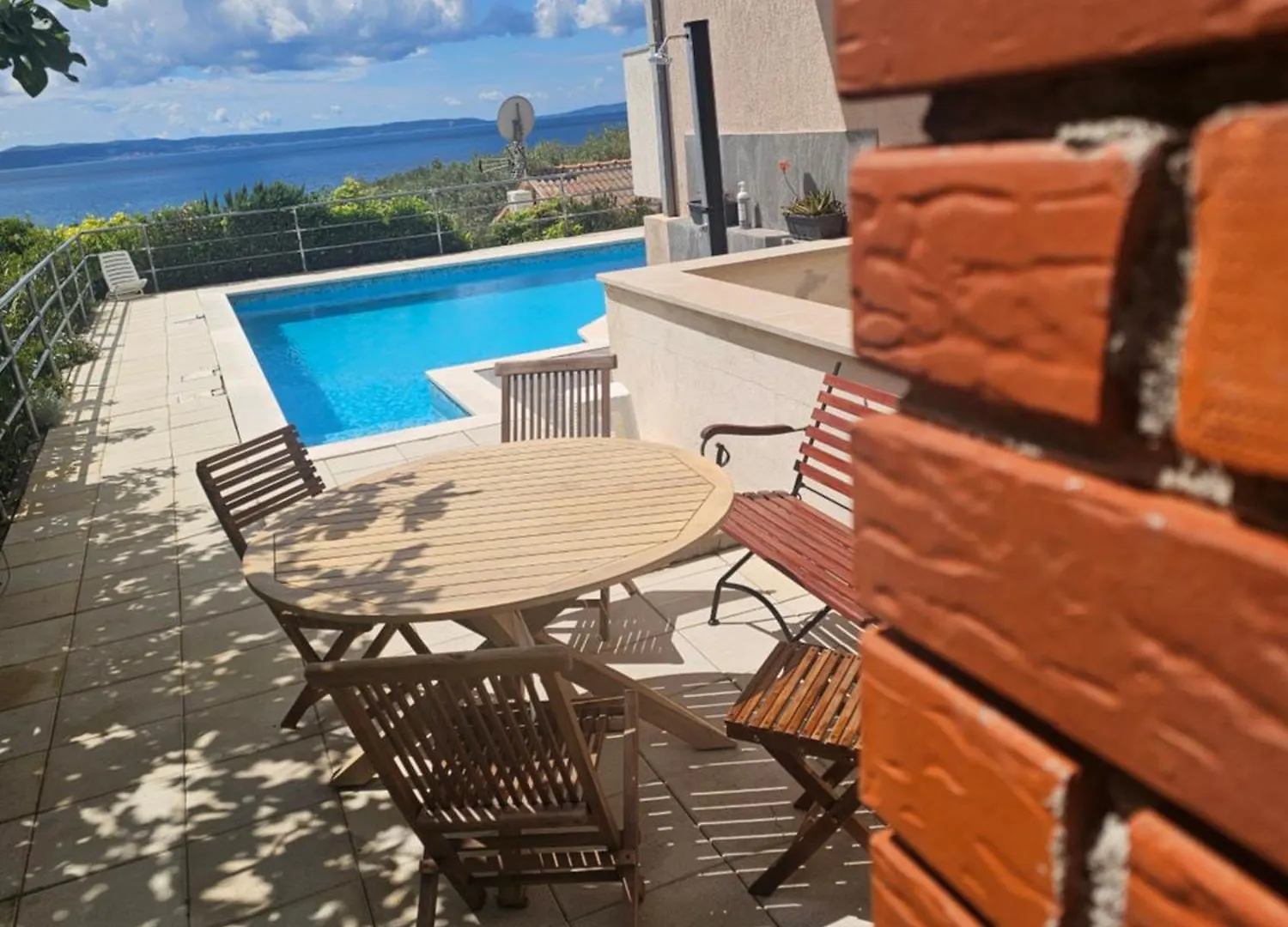 Sea View Apartment With Swimming Pool Near Beach Split