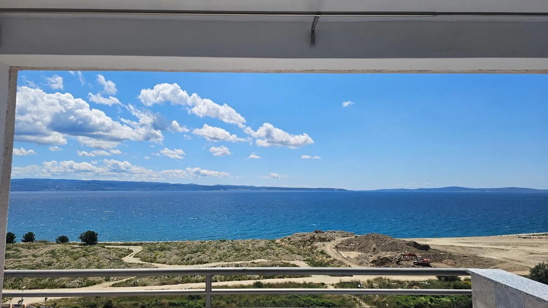 Sea View Apartment With Swimming Pool Near Beach Split