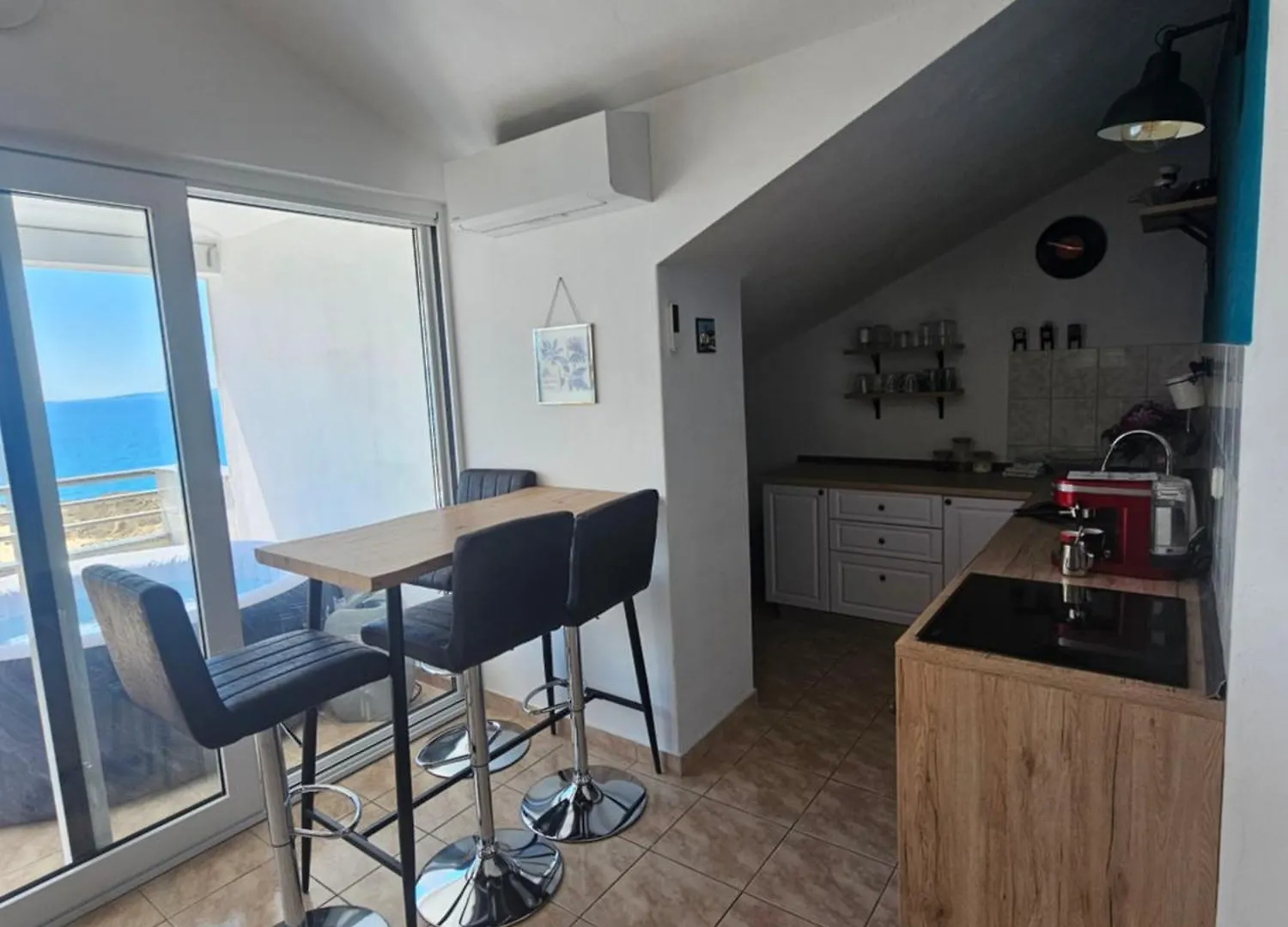 Sea View Apartment With Swimming Pool Near Beach Split