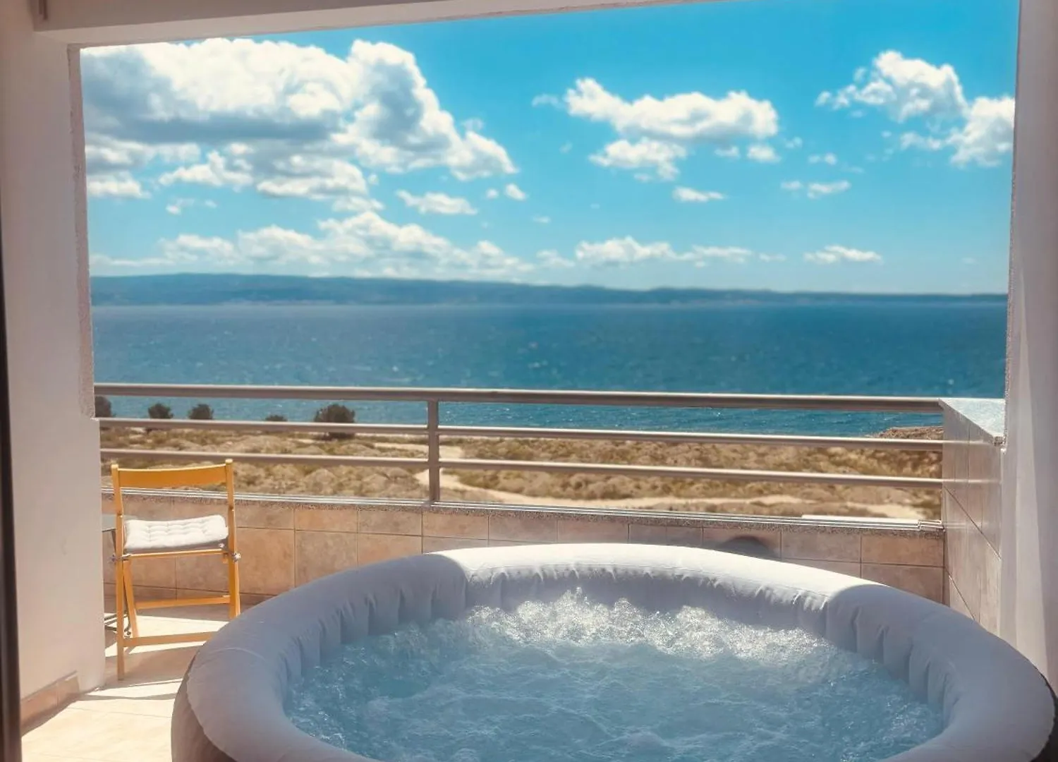 Sea View Apartment With Swimming Pool Near Beach Split