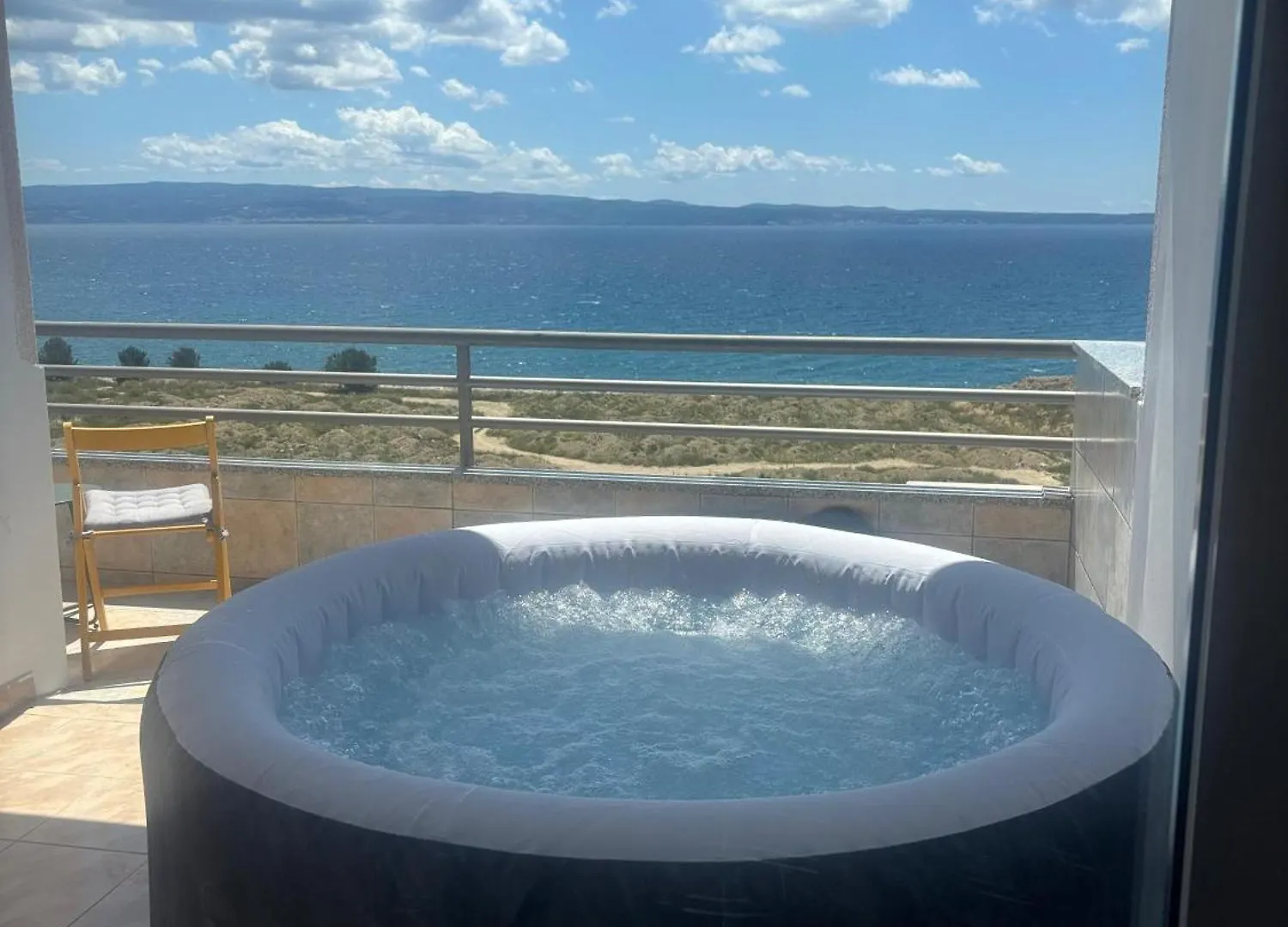 Sea View Apartment With Swimming Pool Near Beach Split